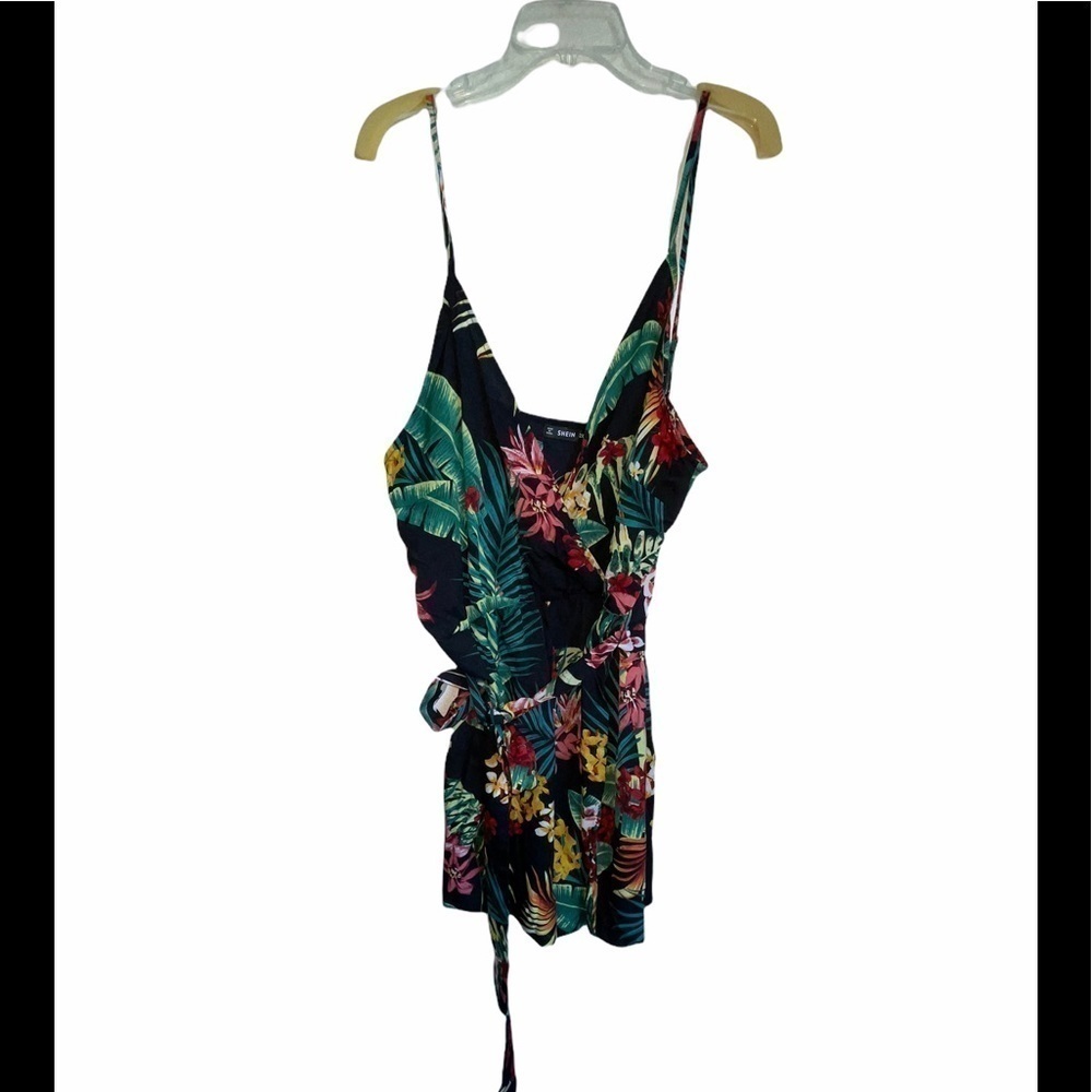 SHEIN faux wrap shorts romper. Size 2X - Picture 6 of 6
